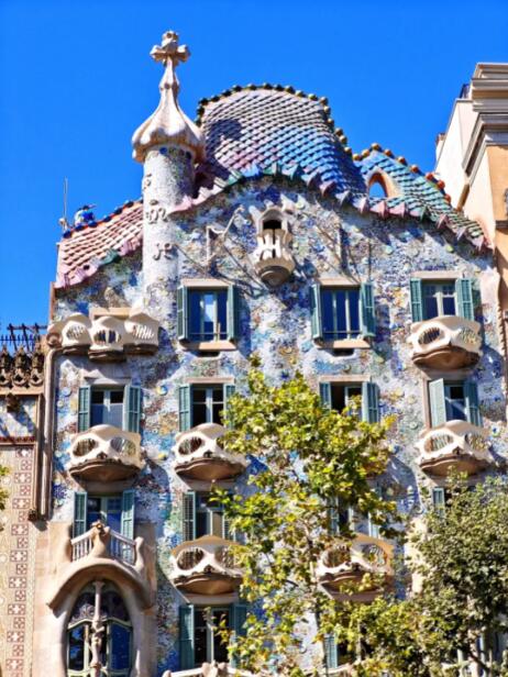 高迪用砖石谱写的海洋神话与奇幻梦境