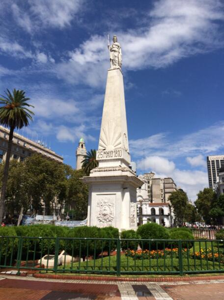 五月广场建筑色彩诗学