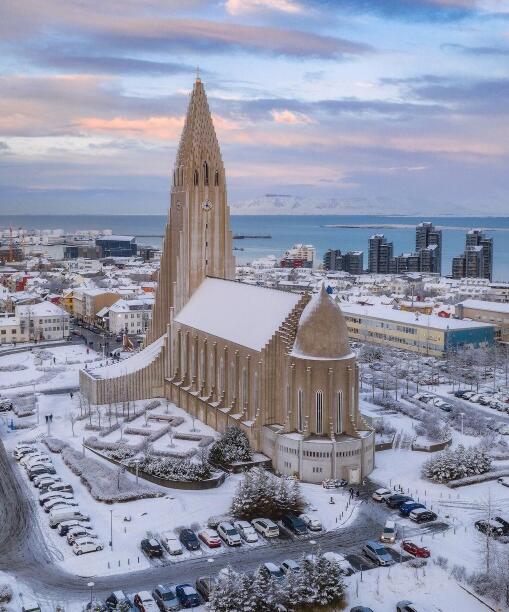 冰火童话:雷克雅未克,极圈边缘的色彩诗学