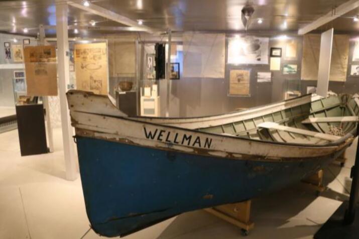 雪有十七种白,而极光是第十八种