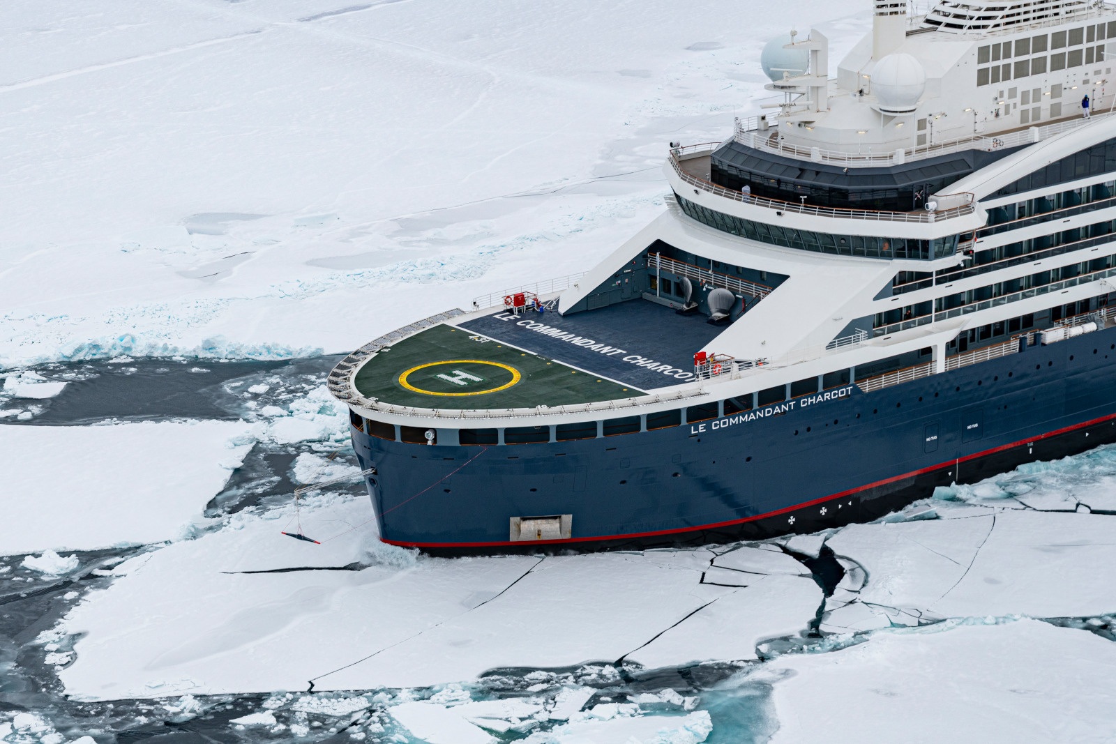 Vue aérienne-CDT-Charcot©StudioPONANT-Olivier Blaud-42 (4).jpg Vue aérienne-CDT-Charcot©StudioPONANT-Olivier Blaud-42 (4).jpg