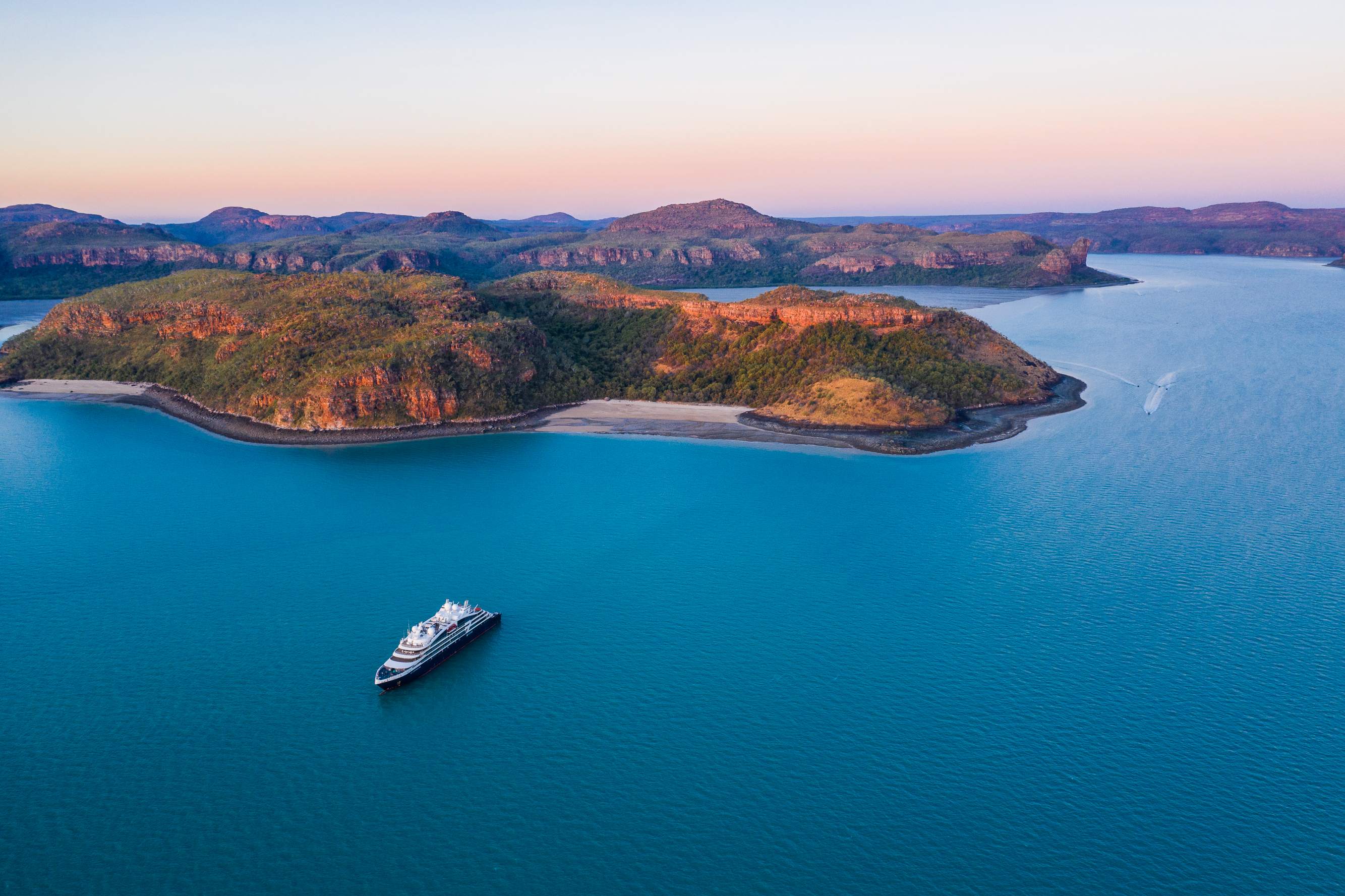 LeLaperouseHunterRiver©Nick Rains_2.jpg LeLaperouseHunterRiver©Nick Rains_2.jpg