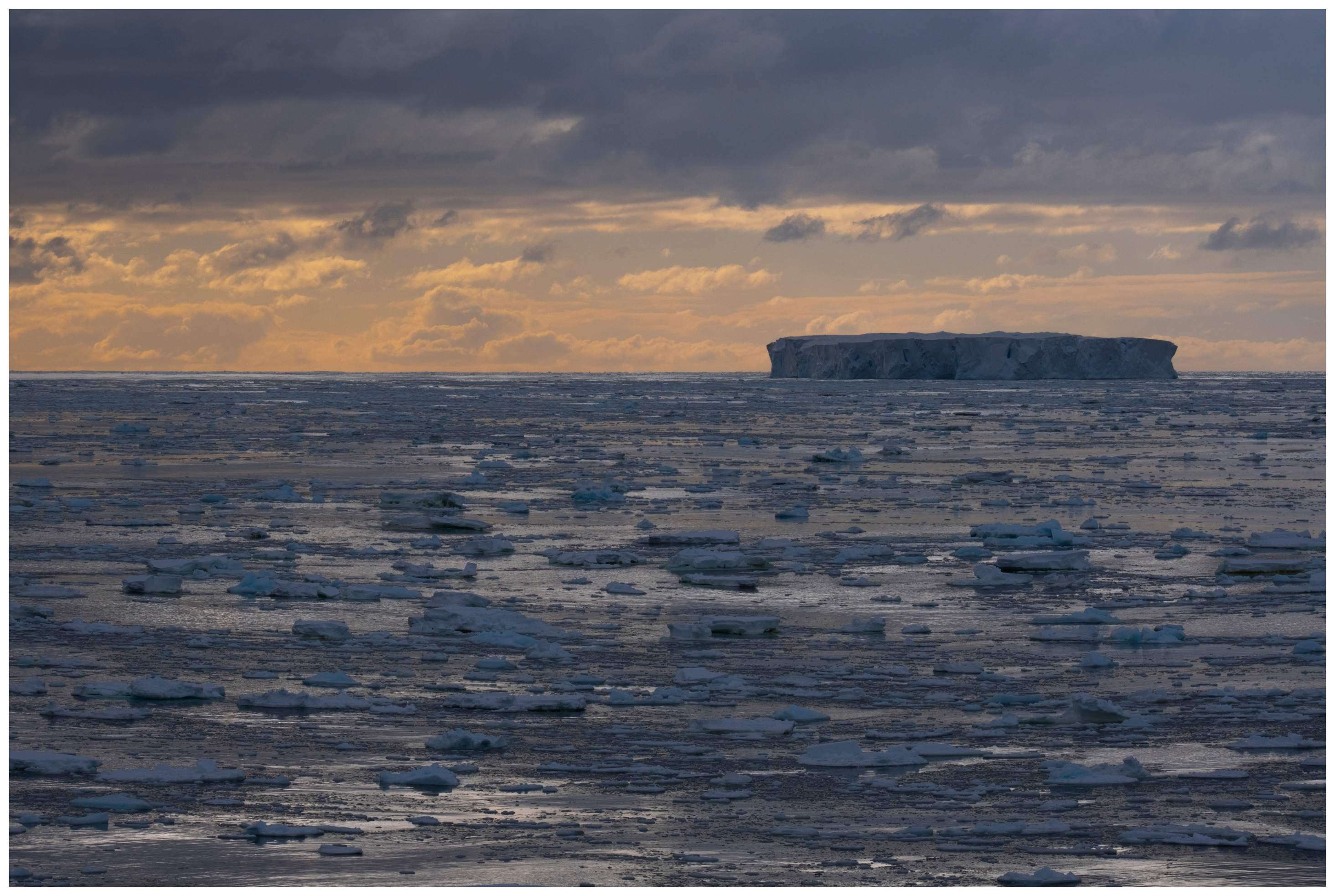 阿蒙森海:南极冰盖下的蓝色秘境