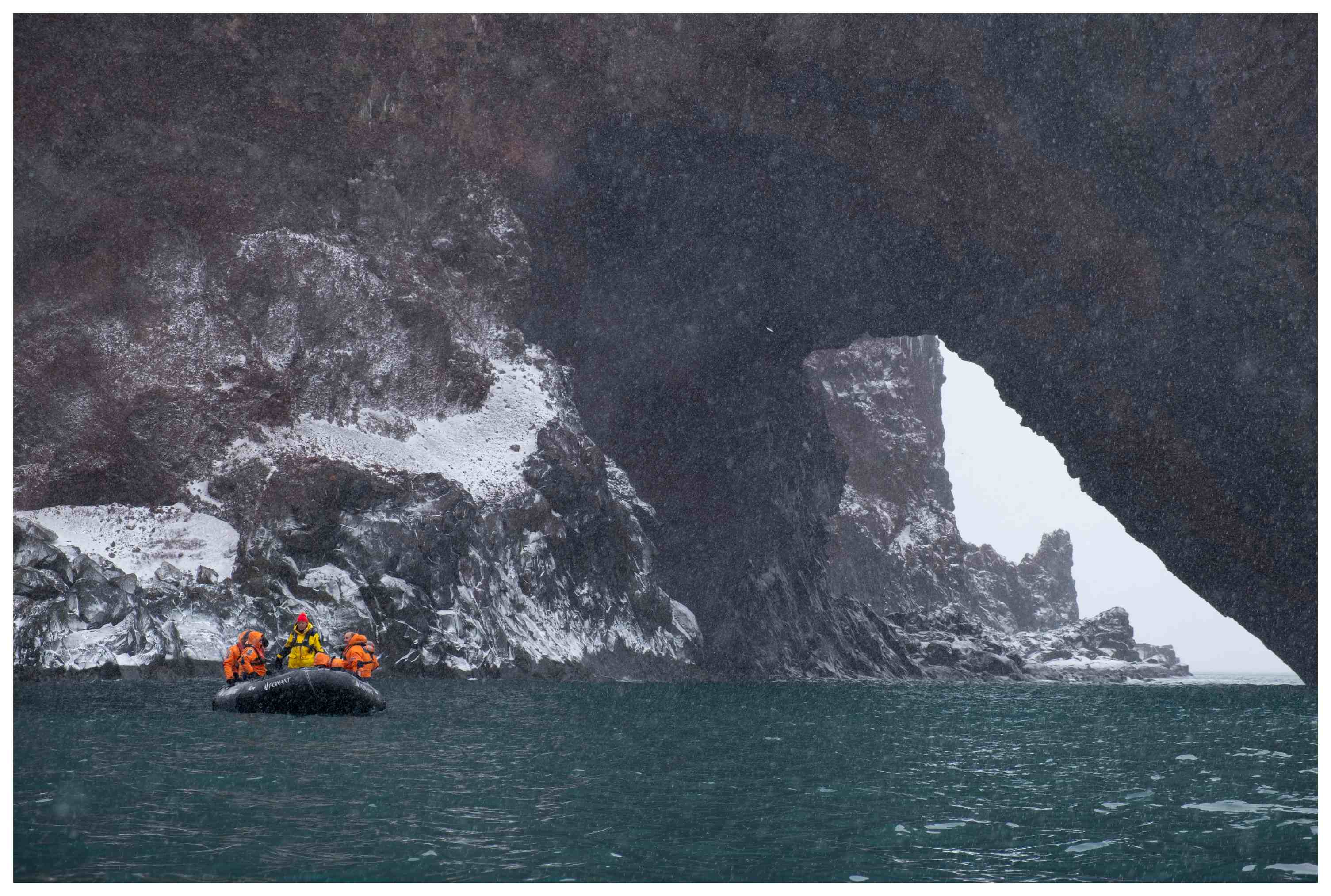 00102_CC140223__Guest_Zodiac_Peter_The_First_Antarctica_©PONANT-Photo-Ambassador-Ian Dawson.jpg