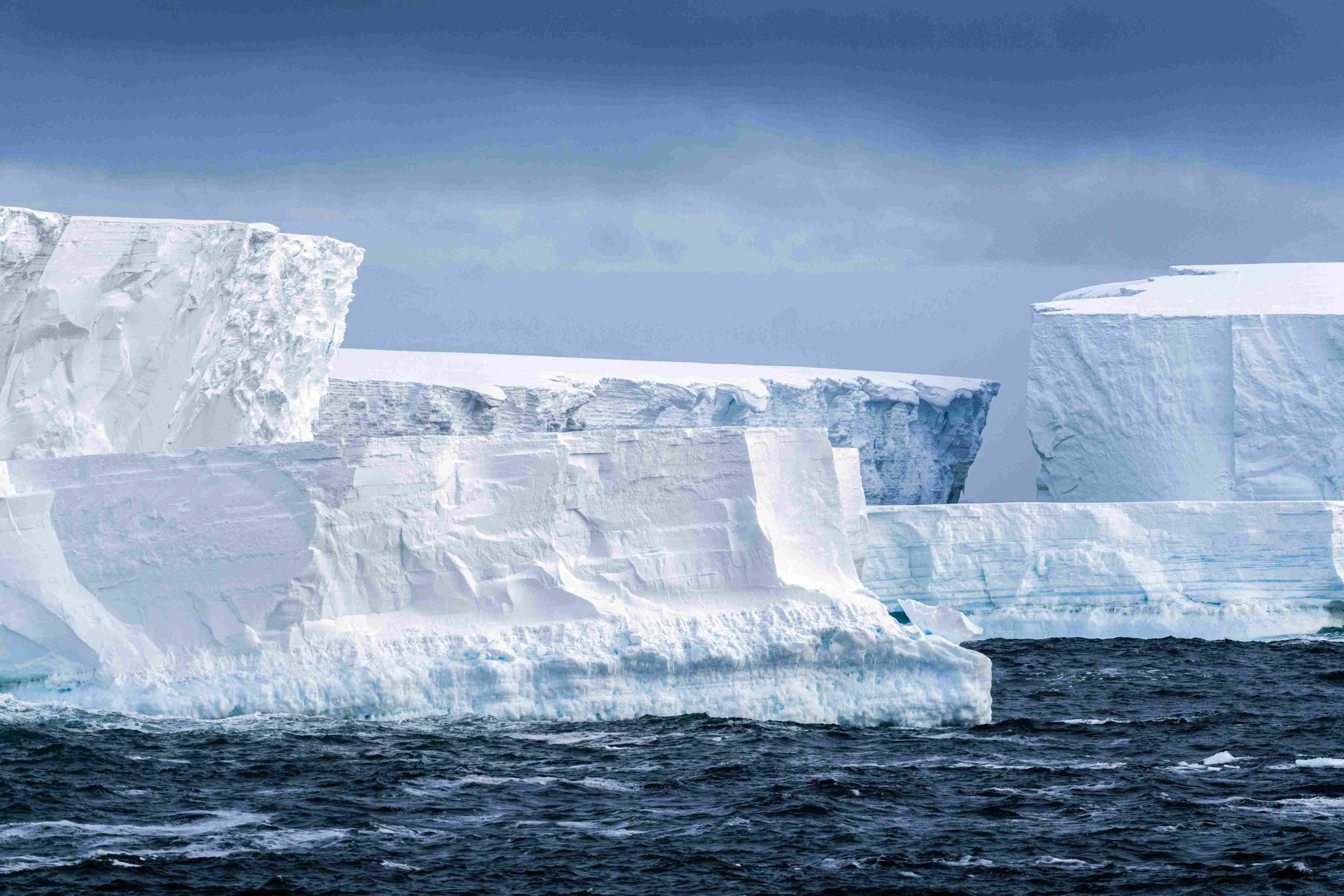 10_Antarctique_Icebergs_tabulaires_Mer_de_Ross_©StudioPONANT_MorganeMonneret.jpg 10_Antarctique_Icebergs_tabulaires_Mer_de_Ross_©StudioPONANT_MorganeMonneret.jpg