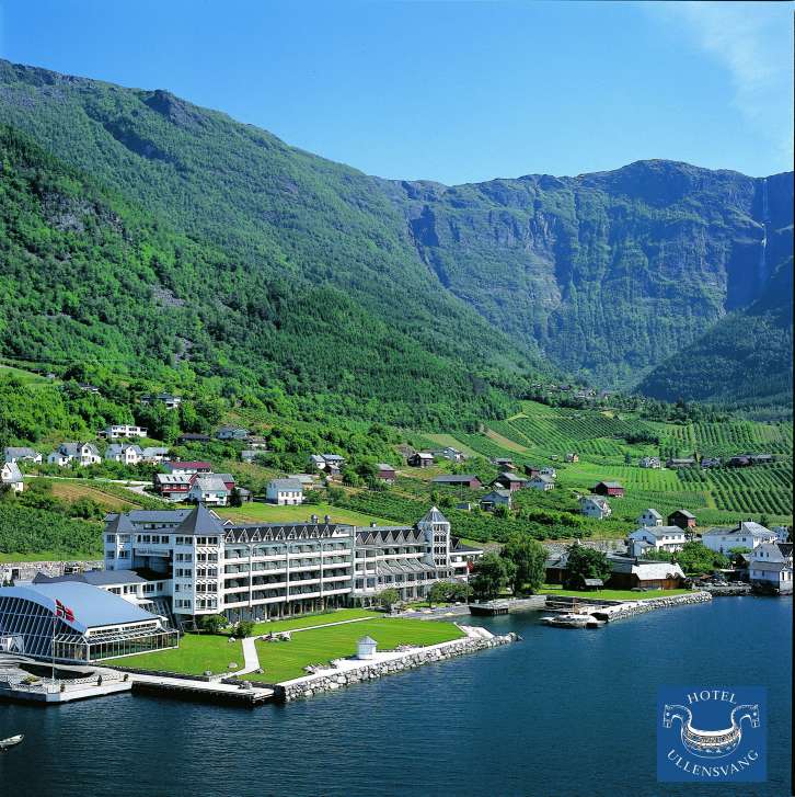 Hotel 1 with logo - Øystein Klakegg.jpg