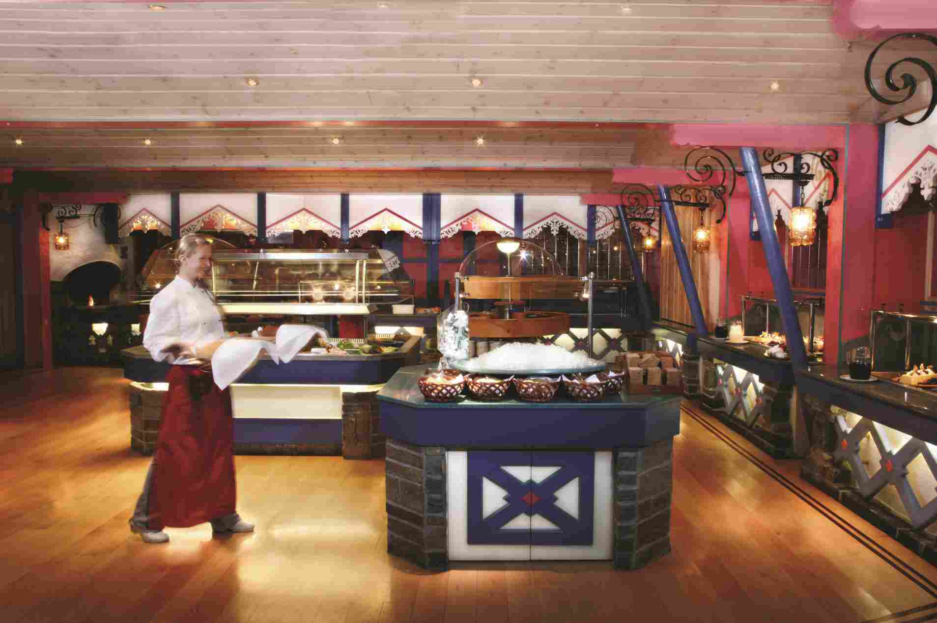 Dining room buffet - Fotogen.JPG