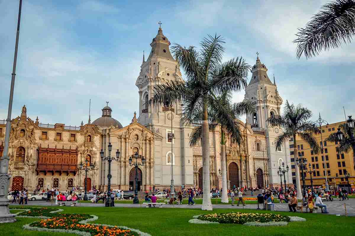 D17 利马 Peru-Lima-downtown-Plaza-Mayor.jpg