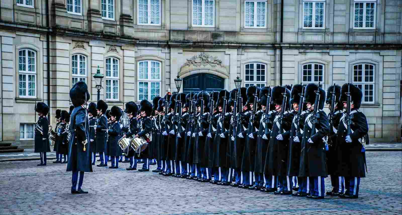 day2-卫兵交接.jpg day2-卫兵交接.jpg