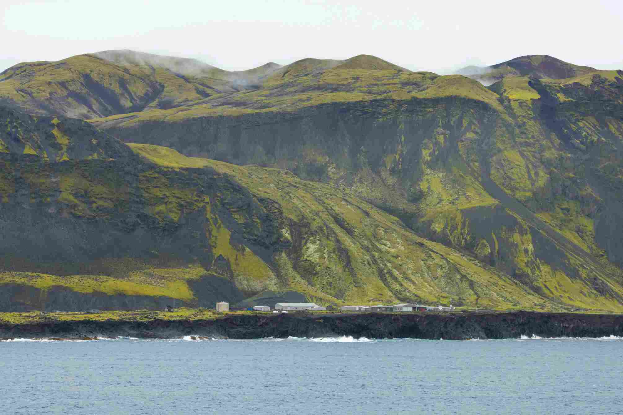 Jan Mayen, Adrian Wlodarczyk-2.jpg Jan Mayen, Adrian Wlodarczyk-2.jpg