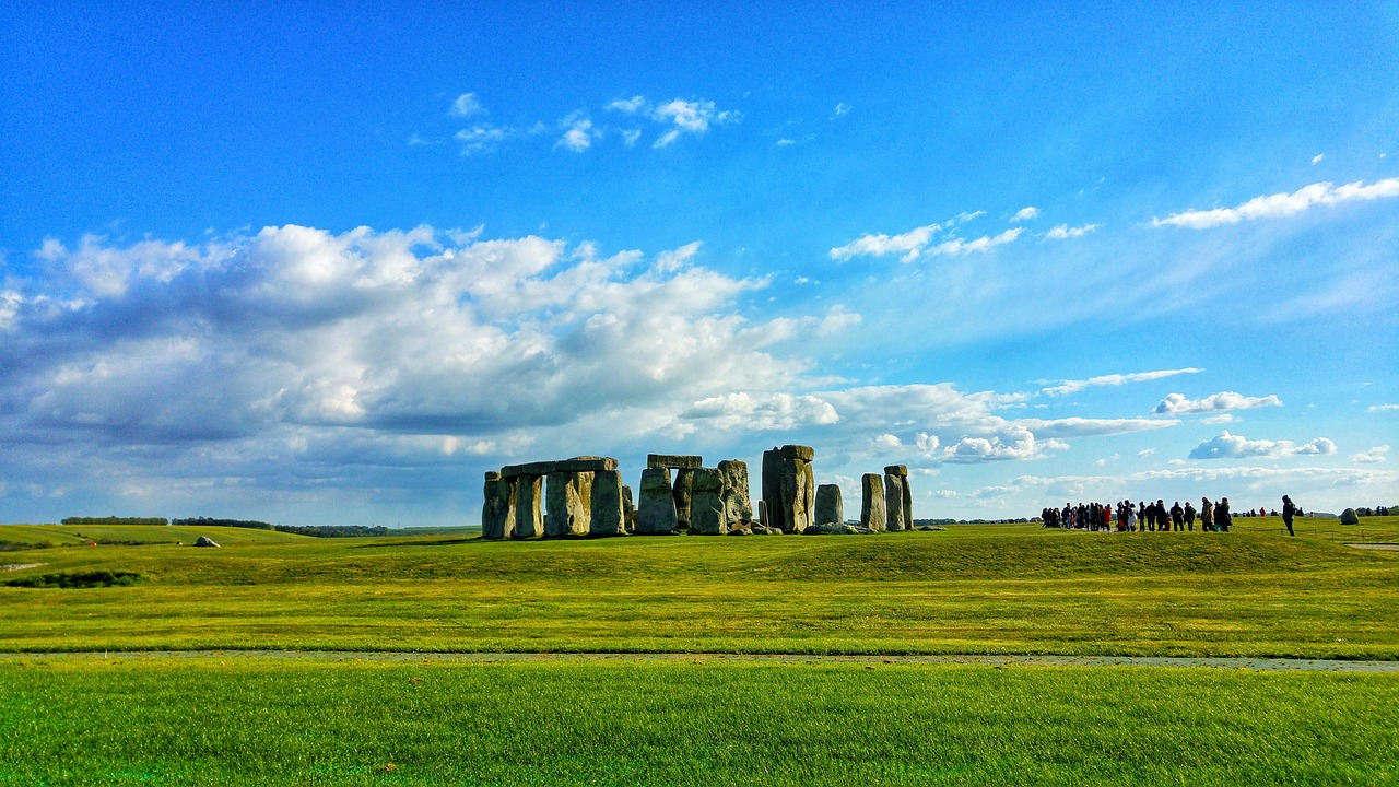 stonehenge-4386428_1280.jpg