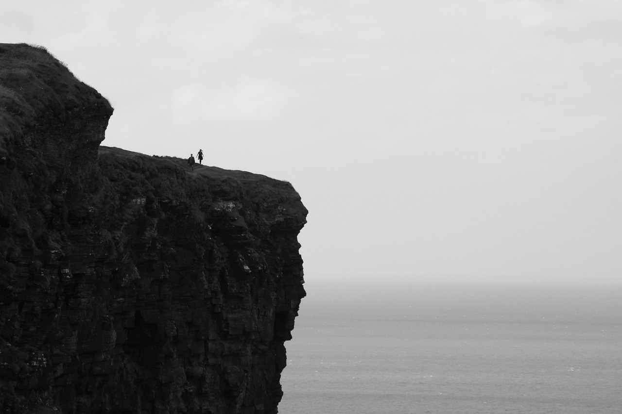 cliff-4672503_1280.jpg