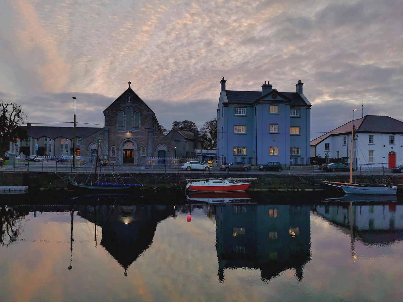 galway-4575103_1280.jpg