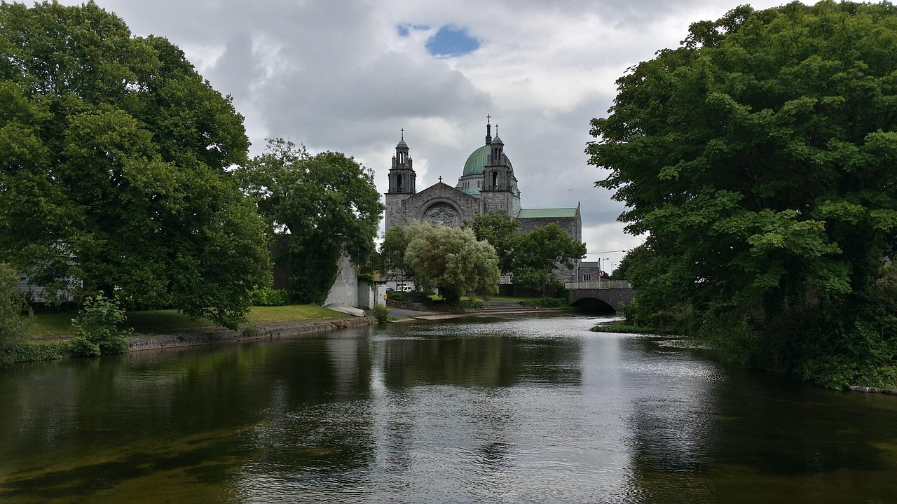 galway-4581771_1280.jpg