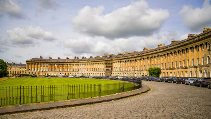 巴斯 新月广场.jpg