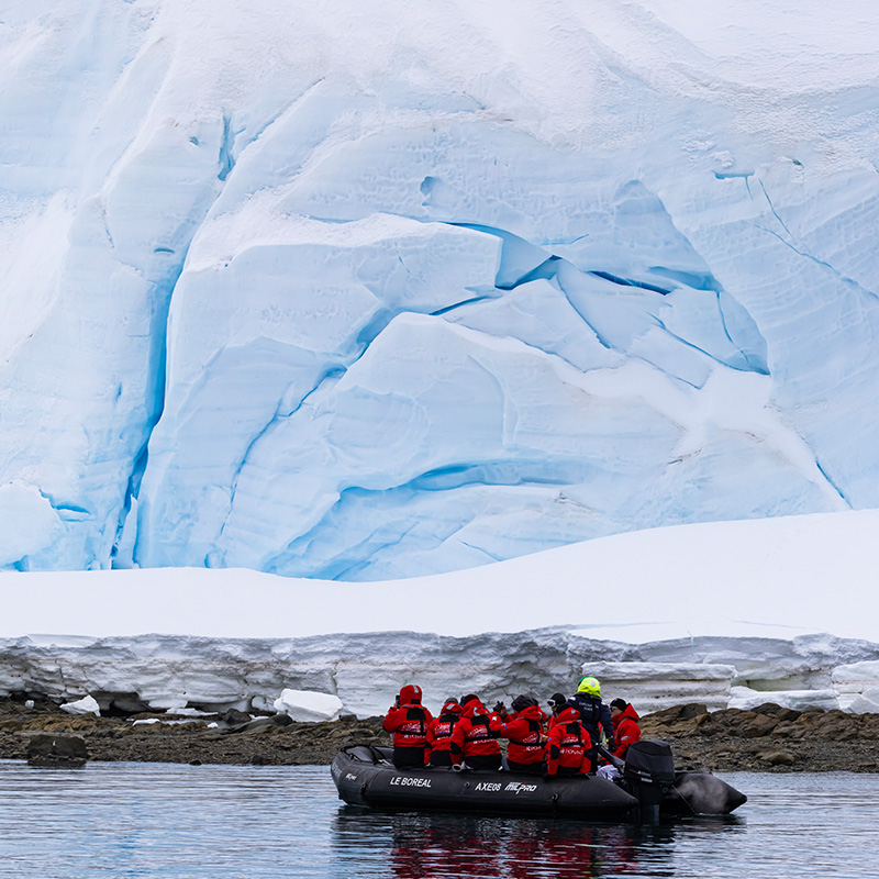 南极冲锋舟探险:冰海交织的极致征途