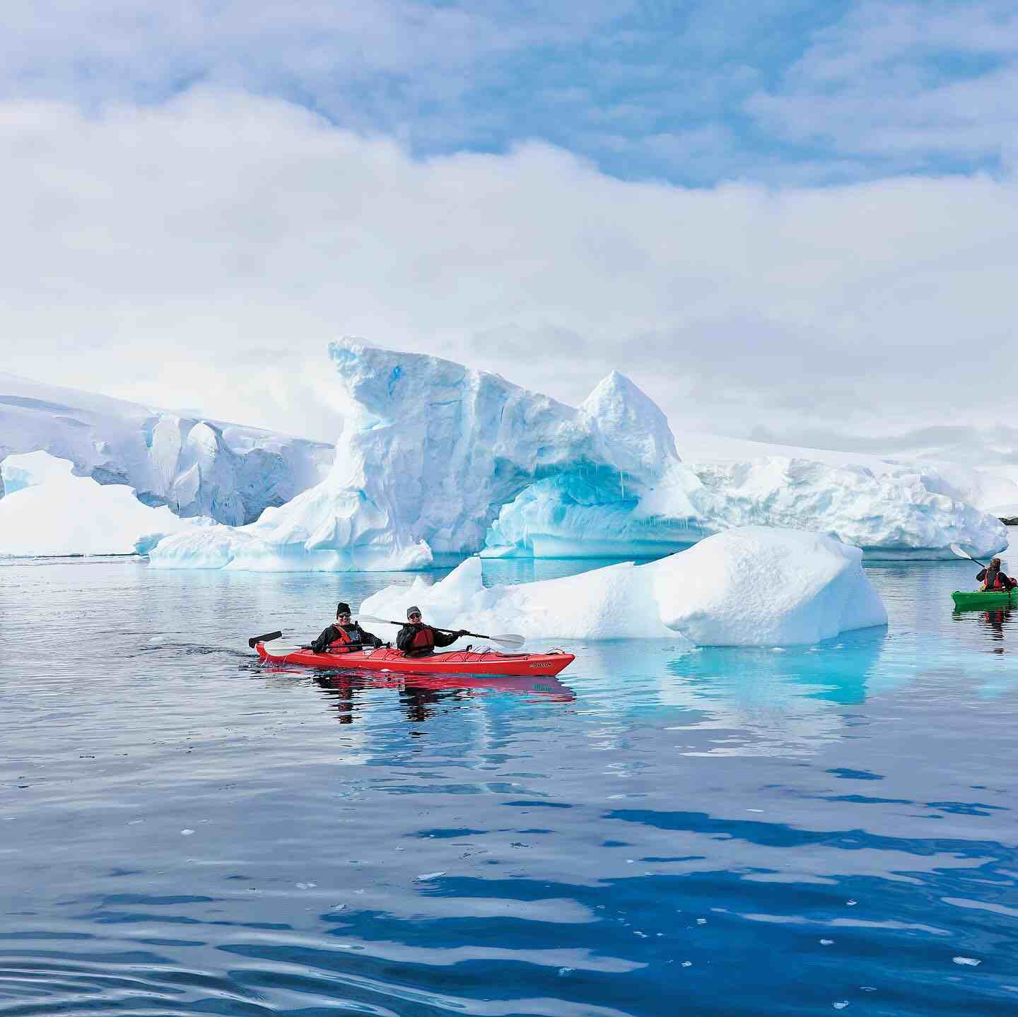 冰海之上的皮划艇秘旅:南极的静谧诗篇