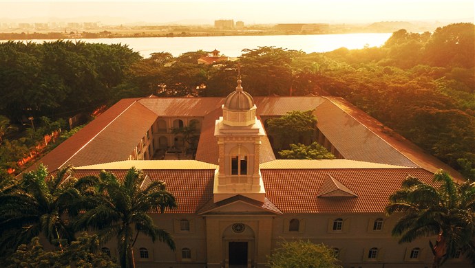 瓜亚基尔:赤道之海的翡翠明珠