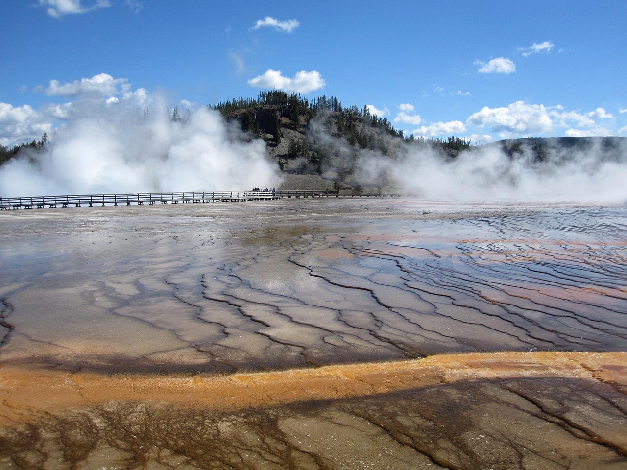 yellowstone-601340_1280.jpg