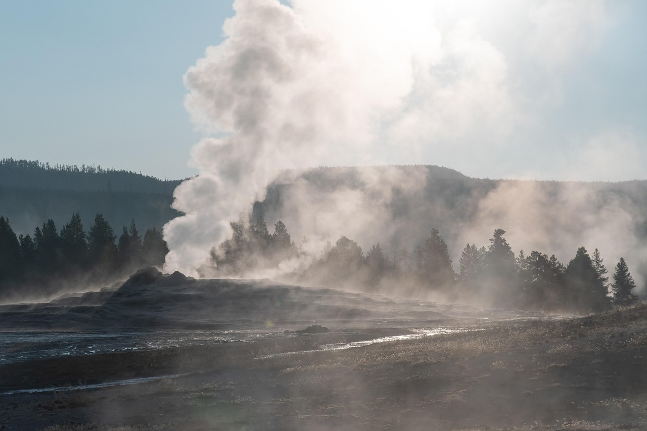 yellowstone-national-park-6729237_1280.jpg