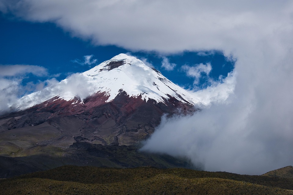cotopaxi-6362425_960_720.jpg