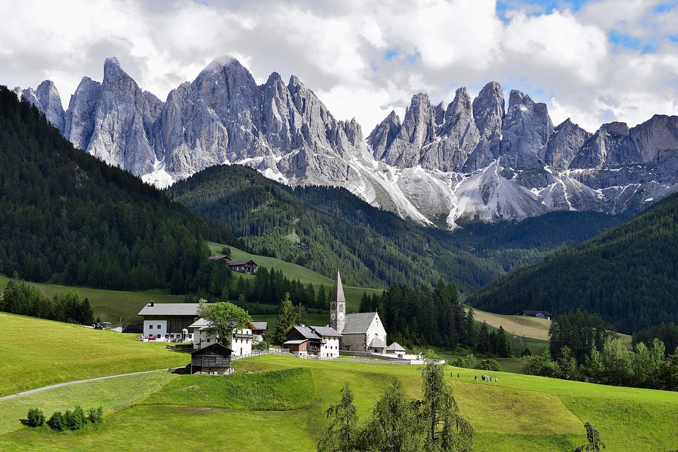 dolomiti-4342572_960_720.jpg