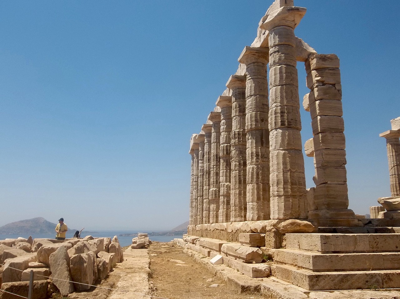  苏尼翁角：爱琴海之巅的神迹与航海者的永恒灯塔