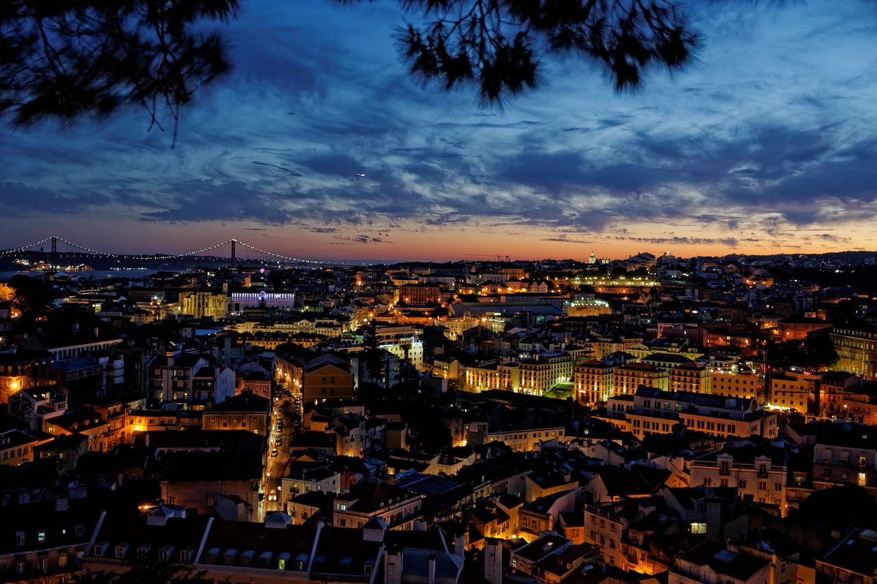 lisbon-2392754_1280.jpg