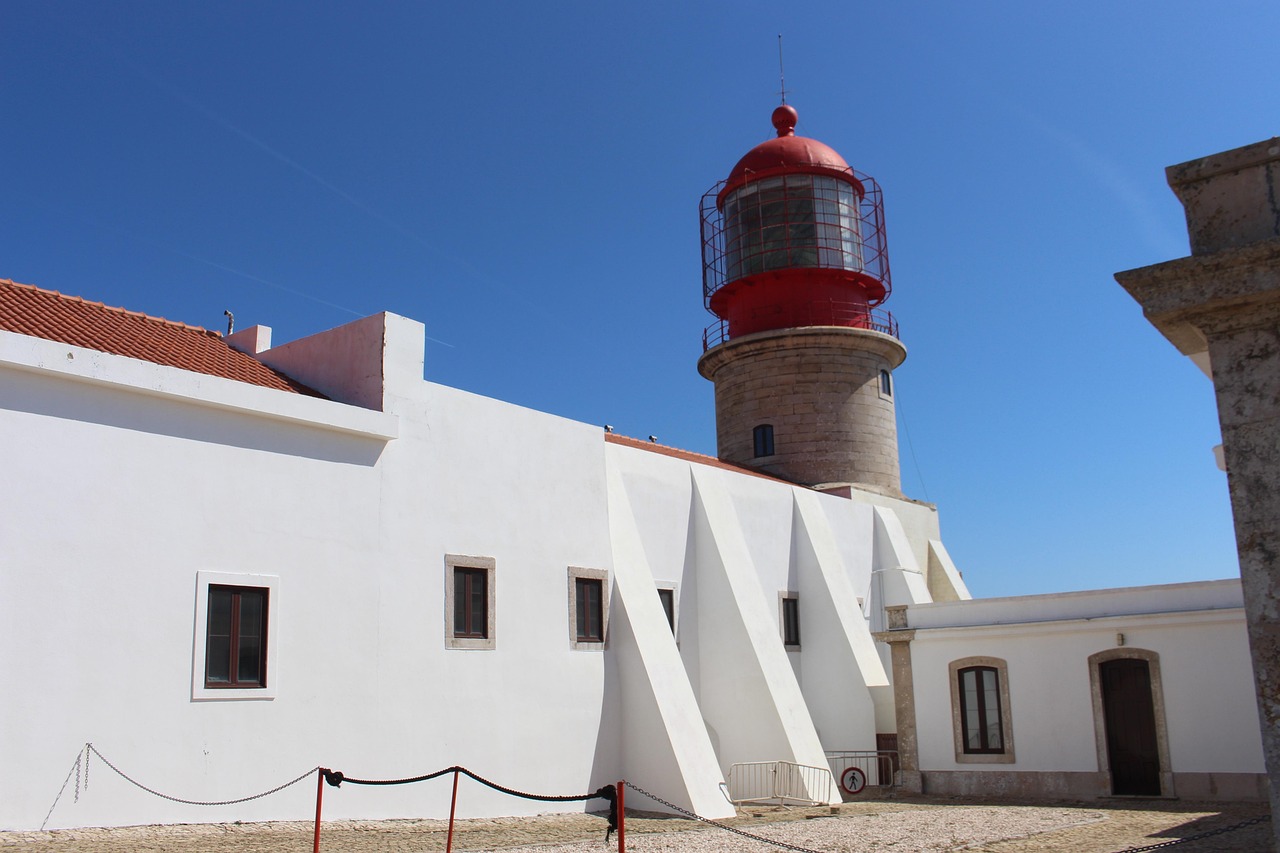 lighthouse-5262617_1280.jpg