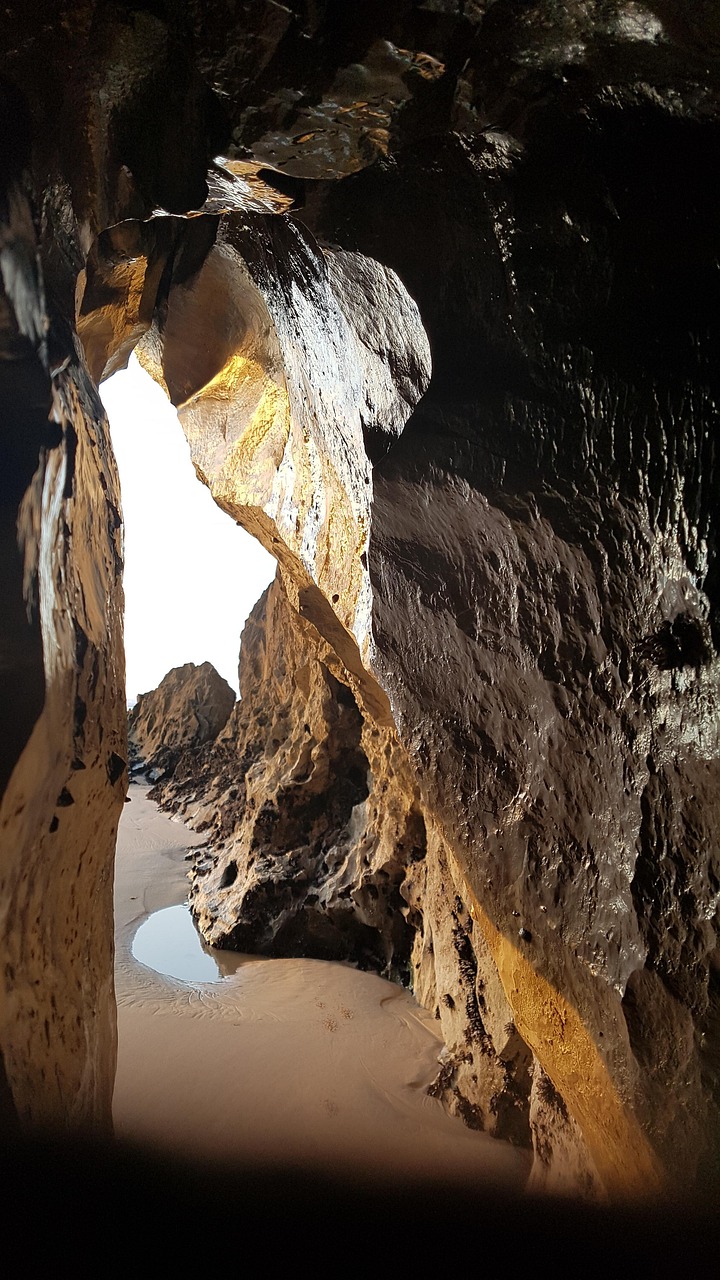 cave-4398894_1280.jpg