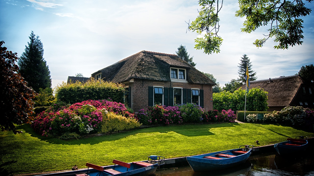 giethoorn-2481483_1280.jpg