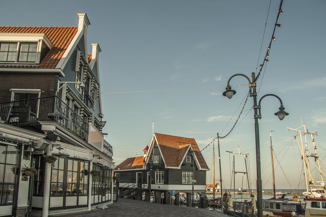 volendam-5039359_1280.jpg
