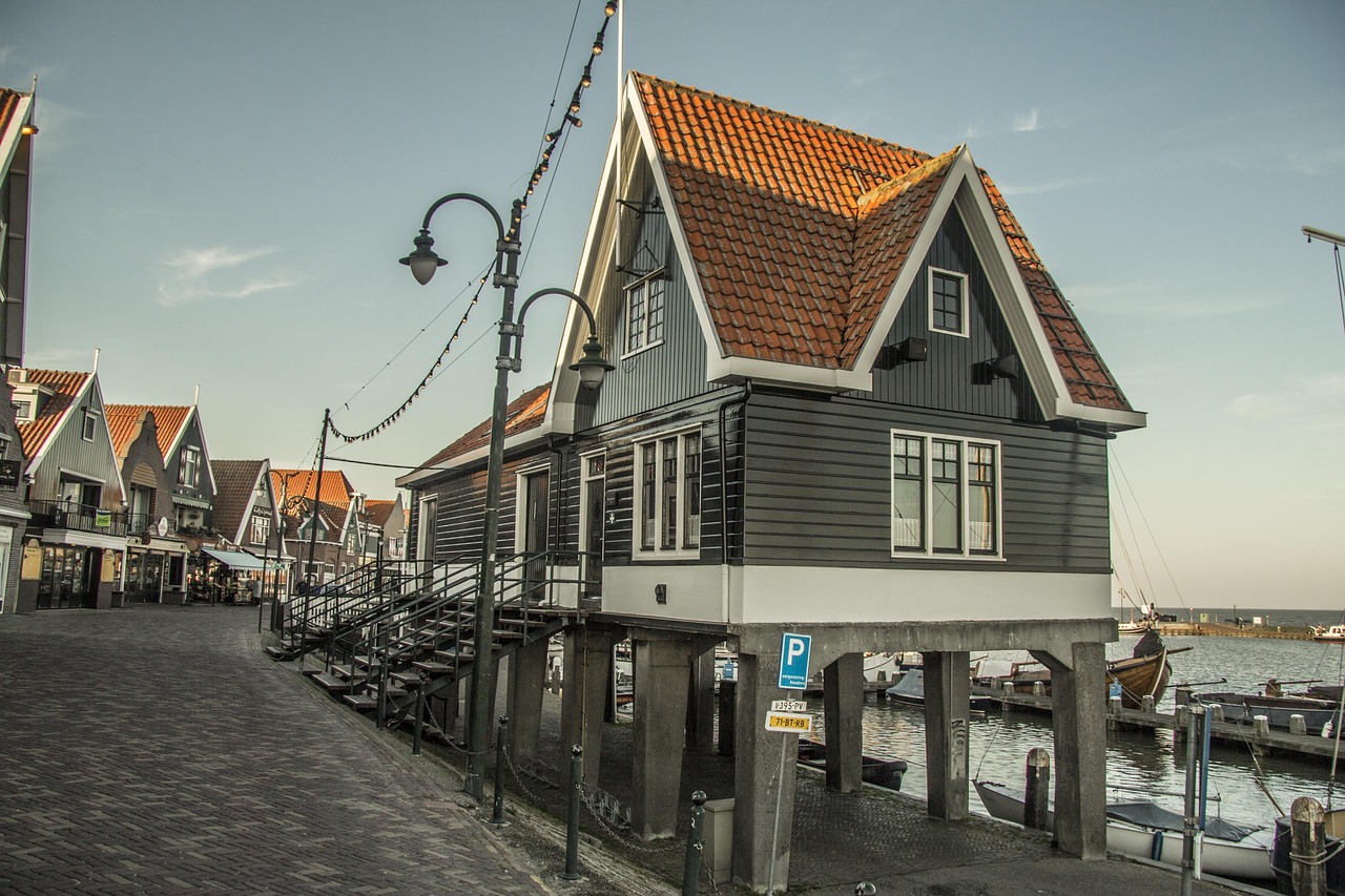 volendam-5039361_1280.jpg