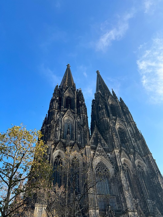 cologne-7663943_960_720.jpg