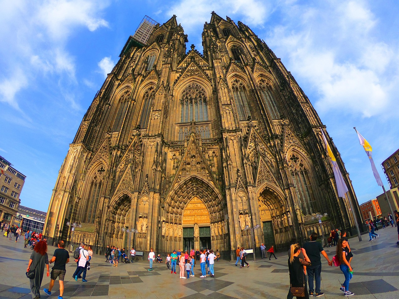cologne-cathedral-3588870_1280.jpg