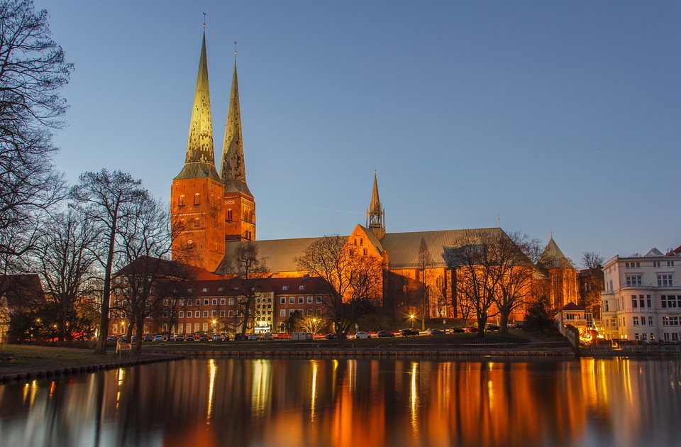lubeck-cathedral-4291231_960_720.jpg