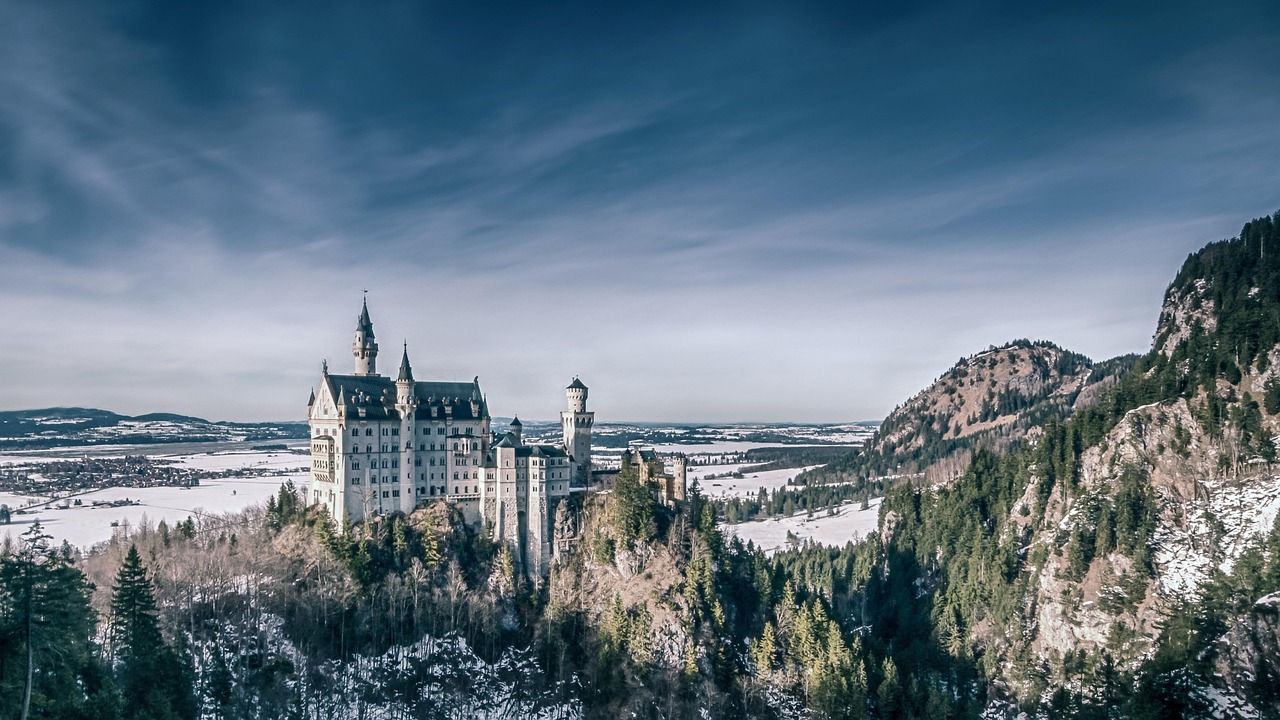 neuschwanstein-castle-4099155_1280.jpg