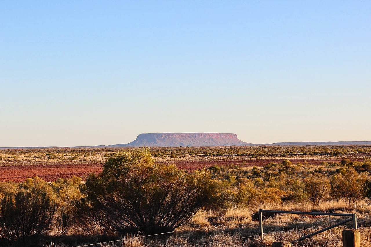 uluru-2613815_1280.jpg