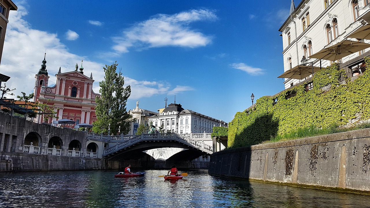 ljubljana-2149704_1280.jpg