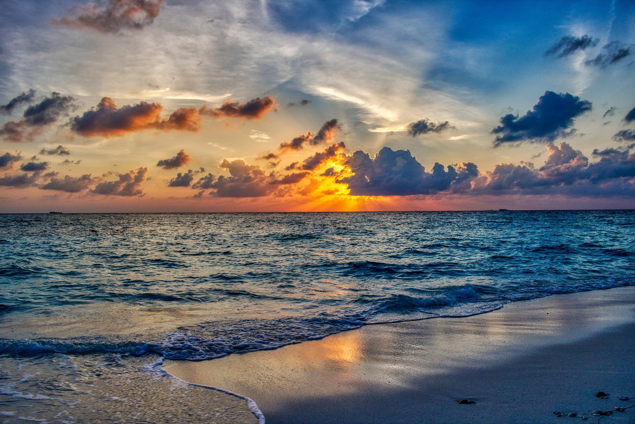 beach-4378548_1280.jpg