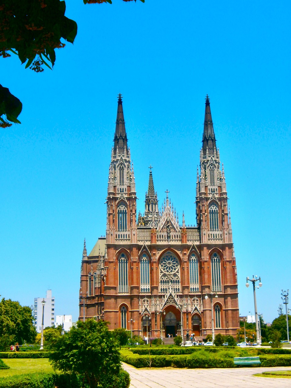 cathedral-of-la-plata-6830918_1280.jpg