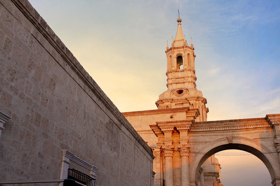 cathedral-4484950_960_720.jpg