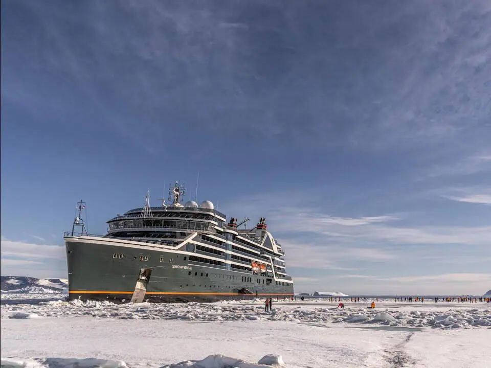 aurora-2026-12-17-douglas-mawson-antarctica-complete · 探险邮轮与海冰