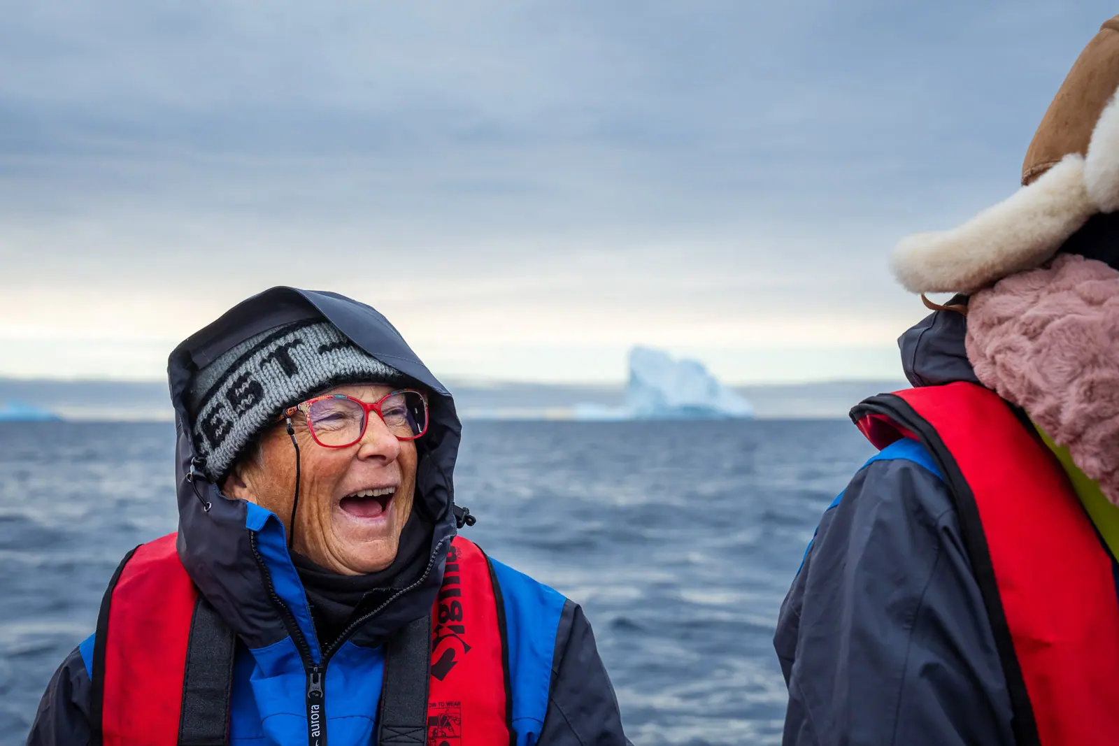aurora-2026-12-18-sylvia-earle-across-the-antarctic-circle · 登陆与巡游体验