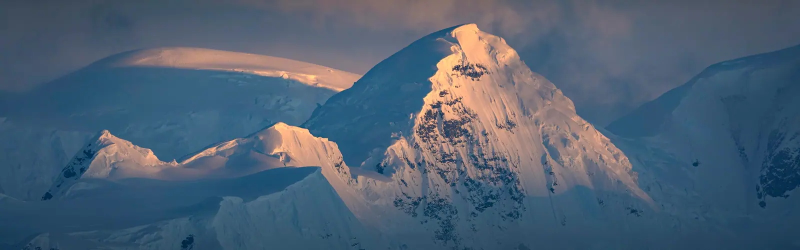 aurora-2026-12-18-sylvia-earle-across-the-antarctic-circle · 极地野生动物与冰雪景观