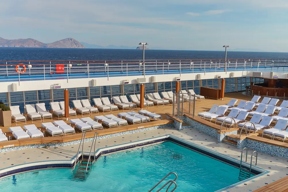 Seven Seas Voyager 泳池甲板