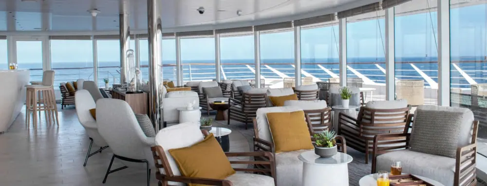 Panoramic lounge