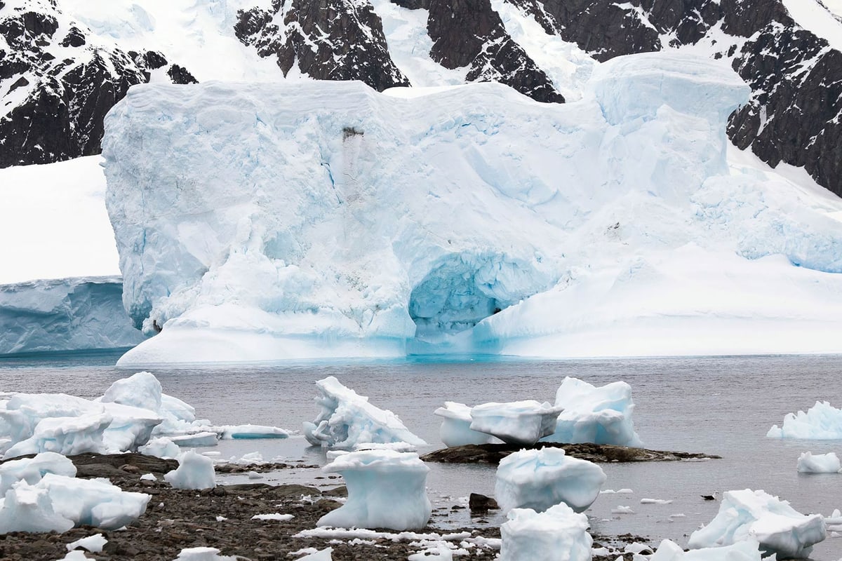 World Traveller · 12-Day Classic Antarctic Peninsula Cruise, Feb 19, 2027
