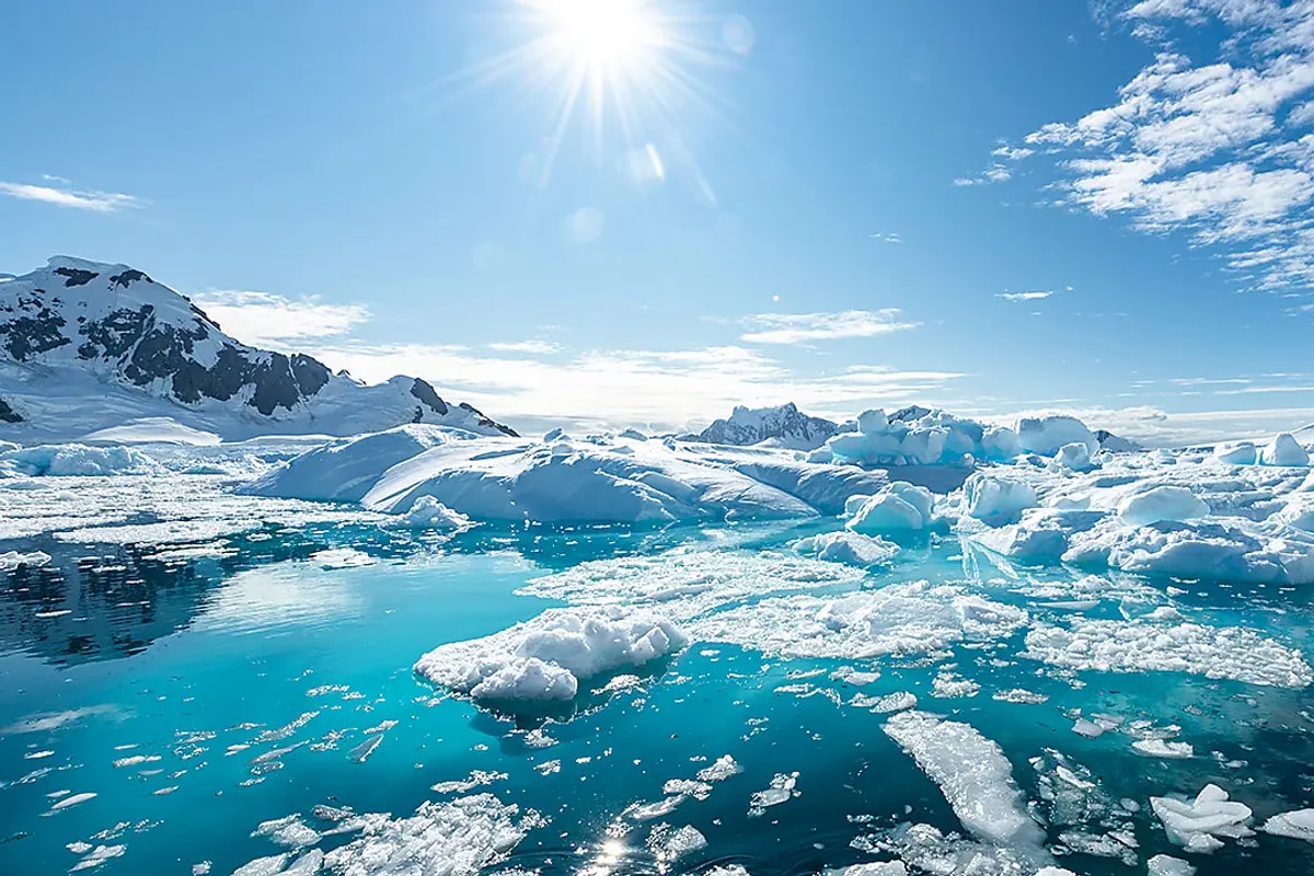 World Navigator · 13-Day Classic Antarctic Peninsula Cruise, Oct 29, 2027
