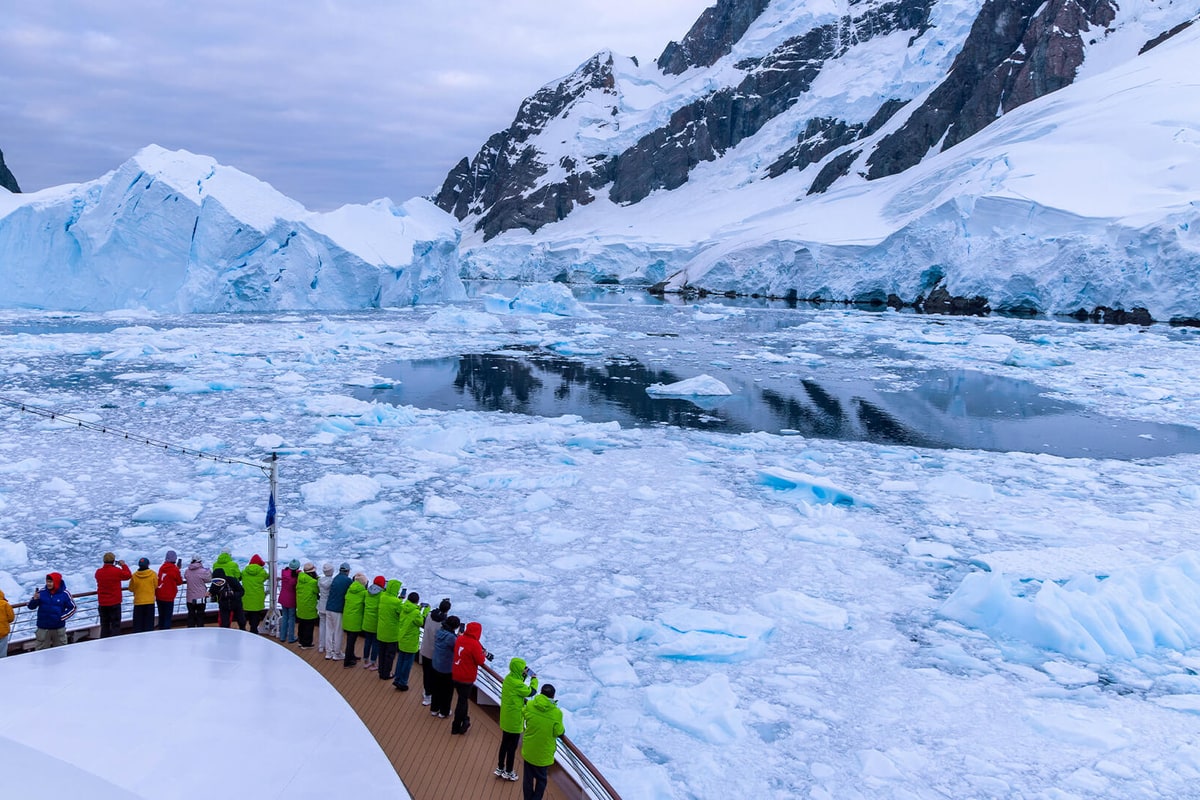World Traveller · 12-Day Classic Antarctic Peninsula Cruise, Nov 10, 2027
